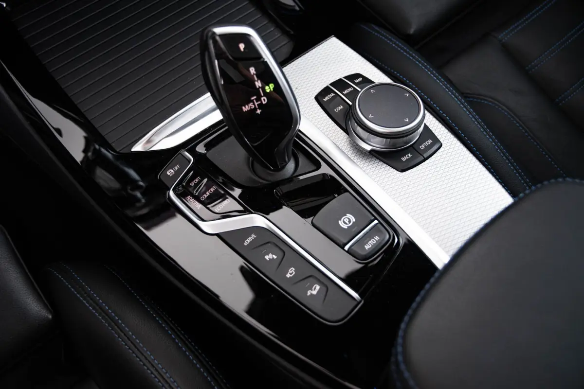 xDrive30e High Executive M Sport - Trekhaak - Panoramadak - Driving/Parking assistant plus - Comfort Access - Stoelverwarming voor/achter - Head up - Harman Kardon - Ambiance verlichting -