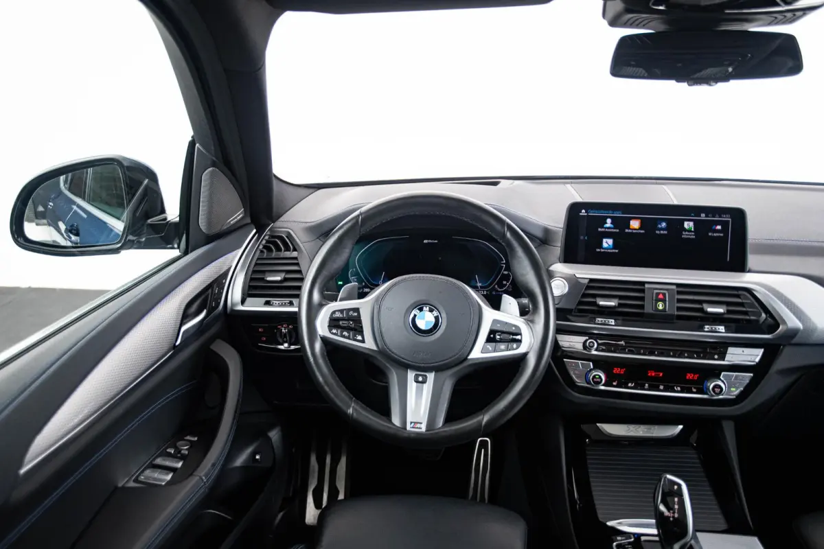 xDrive30e High Executive M Sport - Trekhaak - Panoramadak - Driving/Parking assistant plus - Comfort Access - Stoelverwarming voor/achter - Head up - Harman Kardon - Ambiance verlichting -