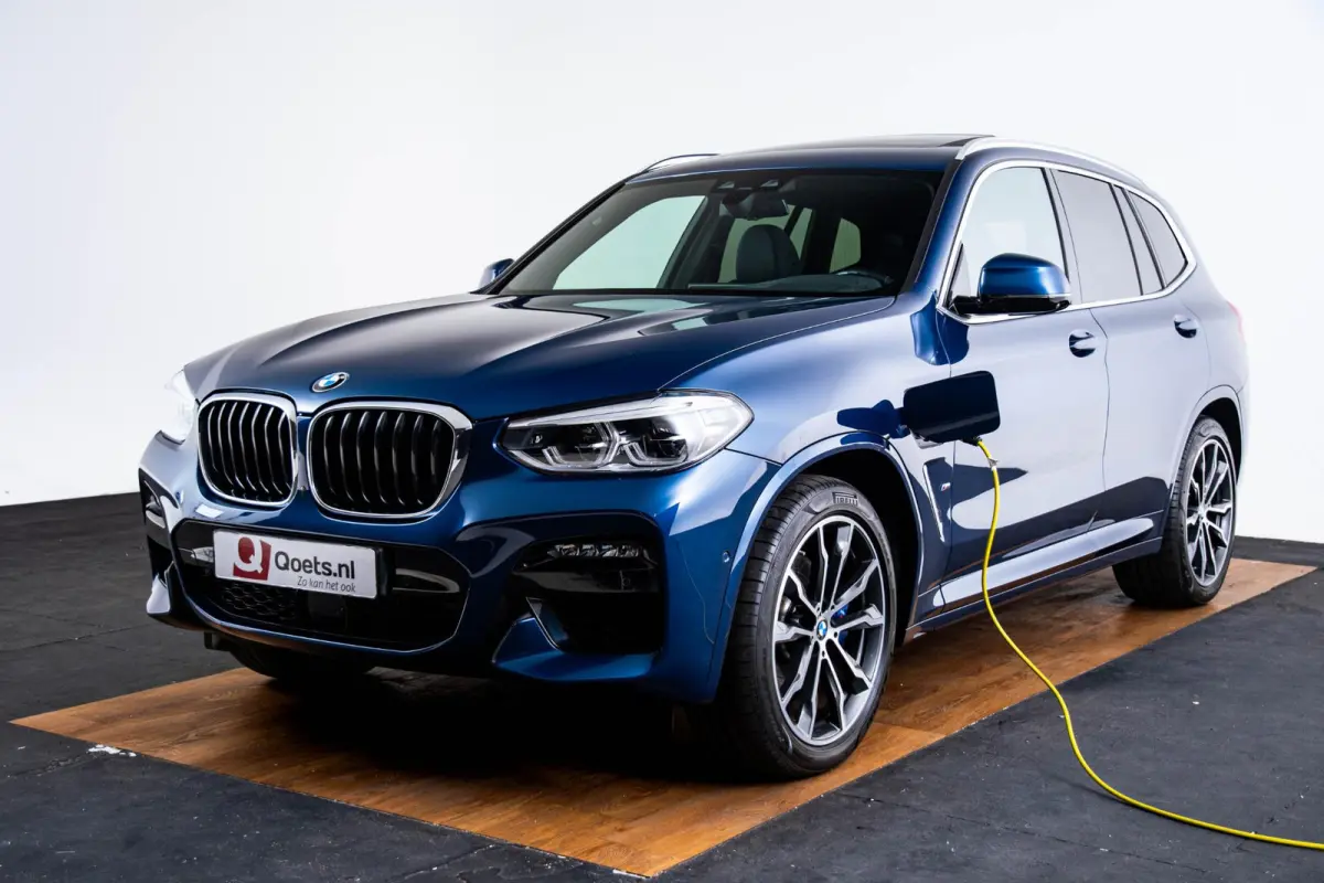 xDrive30e High Executive M Sport - Trekhaak - Panoramadak - Driving/Parking assistant plus - Comfort Access - Stoelverwarming voor/achter - Head up - Harman Kardon - Ambiance verlichting -