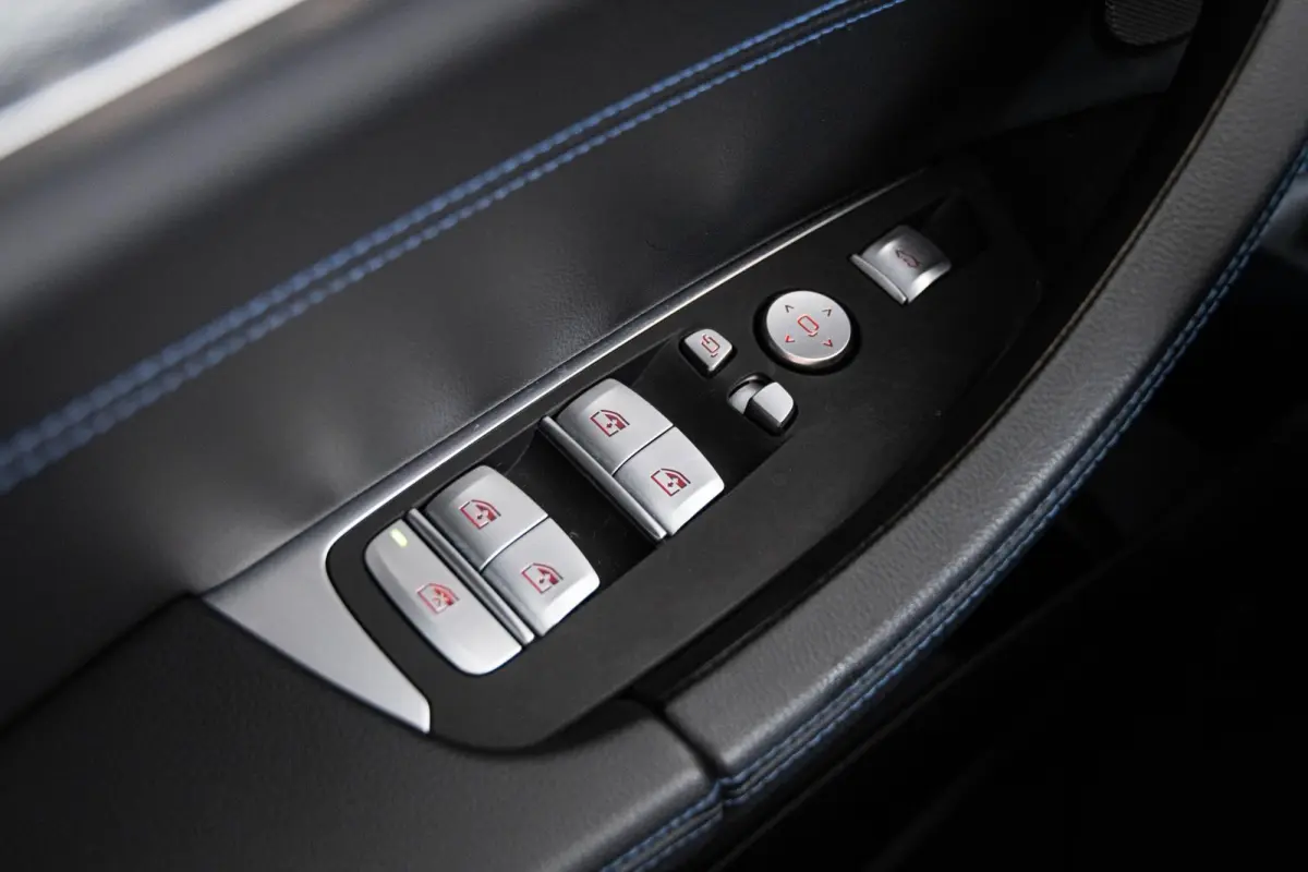 xDrive30e High Executive M Sport - Trekhaak - Panoramadak - Driving/Parking assistant plus - Comfort Access - Stoelverwarming voor/achter - Head up - Harman Kardon - Ambiance verlichting -