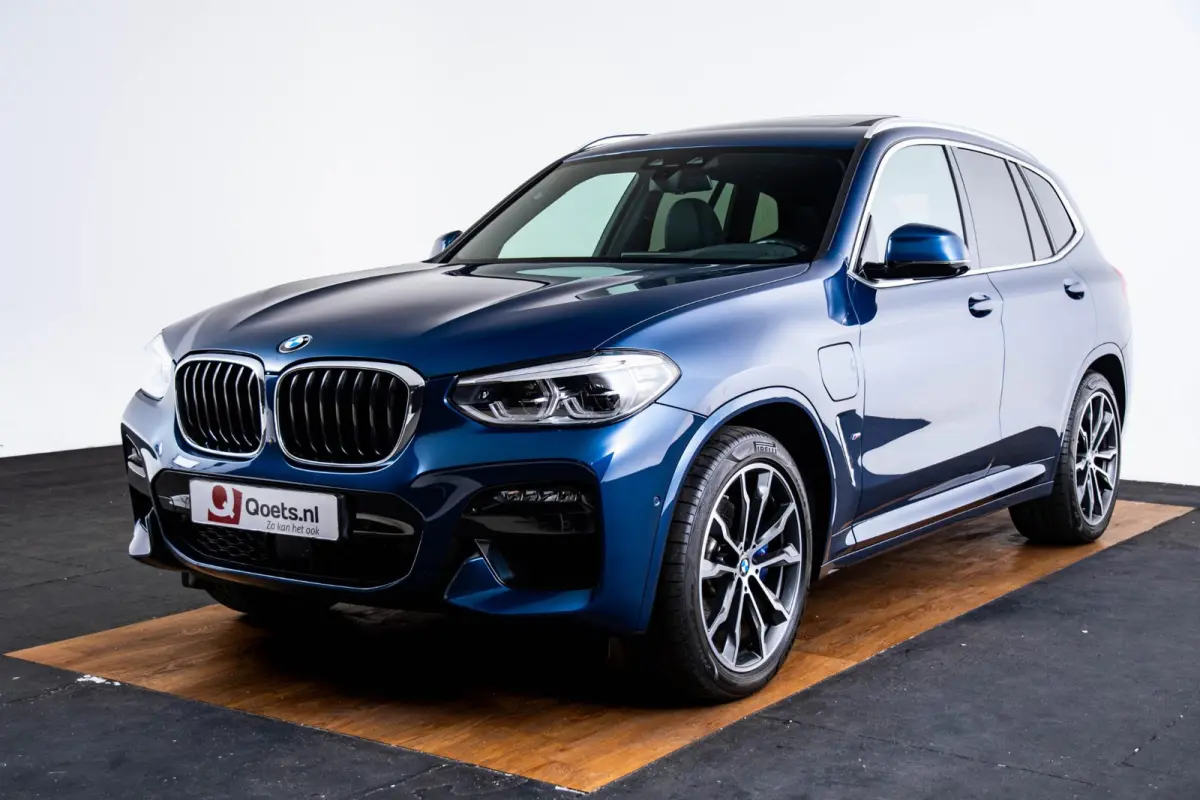 xDrive30e High Executive M Sport - Trekhaak - Panoramadak - Driving/Parking assistant plus - Comfort Access - Stoelverwarming voor/achter - Head up - Harman Kardon - Ambiance verlichting -