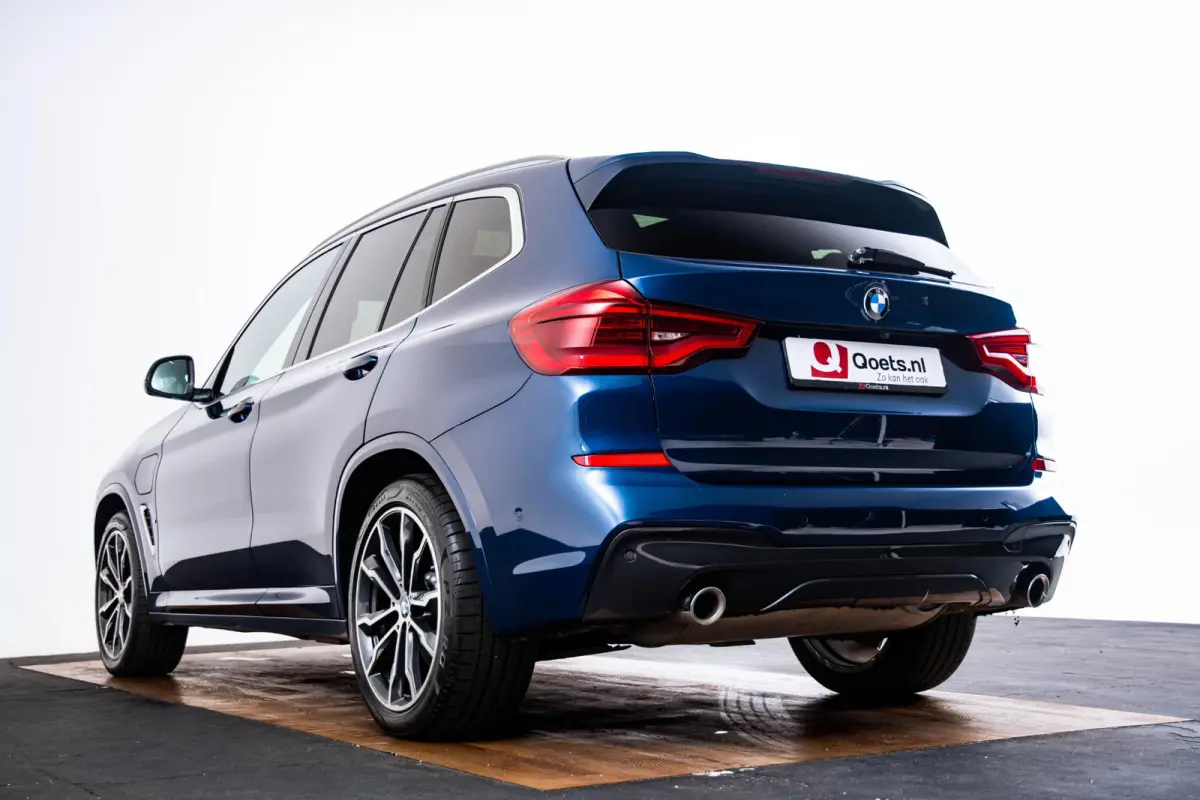 xDrive30e High Executive M Sport - Trekhaak - Panoramadak - Driving/Parking assistant plus - Comfort Access - Stoelverwarming voor/achter - Head up - Harman Kardon - Ambiance verlichting -