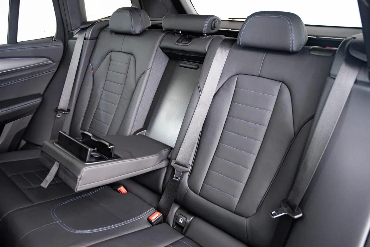 xDrive30e High Executive M Sport - Trekhaak - Panoramadak - Driving/Parking assistant plus - Comfort Access - Stoelverwarming voor/achter - Head up - Harman Kardon - Ambiance verlichting -