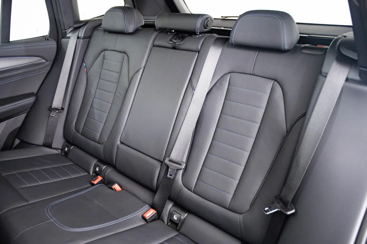 xDrive30e High Executive M Sport - Trekhaak - Panoramadak - Driving/Parking assistant plus - Comfort Access - Stoelverwarming voor/achter - Head up - Harman Kardon - Ambiance verlichting -