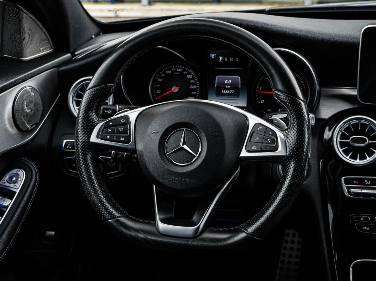 220 CDI AMG Night Edition | Panoramadak | 360 Camera | Leder | LED | Sfeerverlichting | Apple CarPlay/Android Auto | 19"