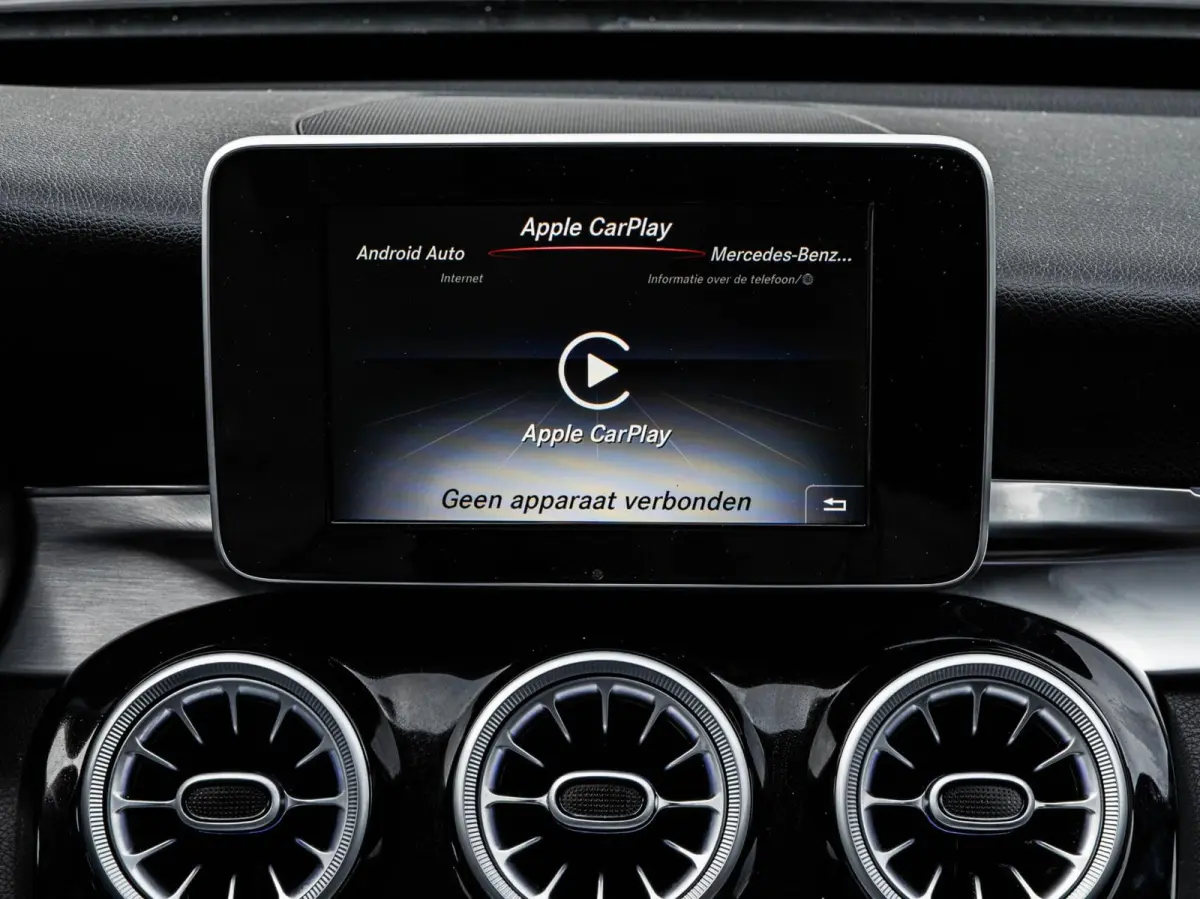220 CDI AMG Night Edition | Panoramadak | 360 Camera | Leder | LED | Sfeerverlichting | Apple CarPlay/Android Auto | 19"