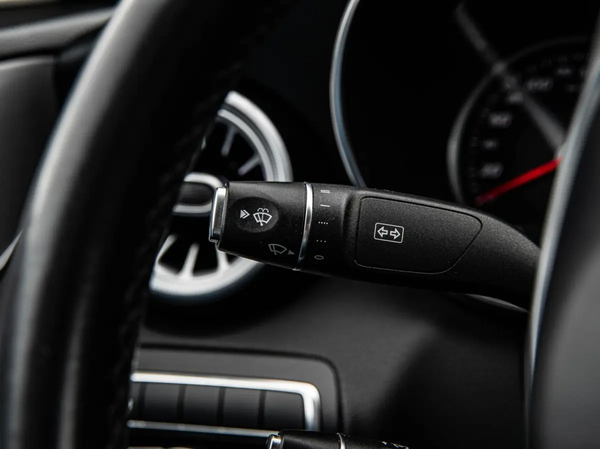 220 CDI AMG Night Edition | Panoramadak | 360 Camera | Leder | LED | Sfeerverlichting | Apple CarPlay/Android Auto | 19"