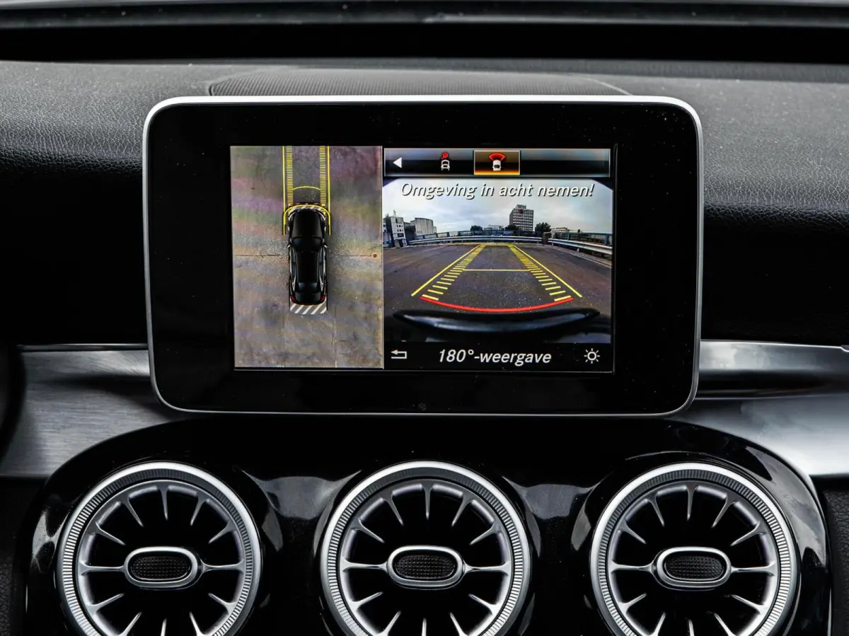 220 CDI AMG Night Edition | Panoramadak | 360 Camera | Leder | LED | Sfeerverlichting | Apple CarPlay/Android Auto | 19"