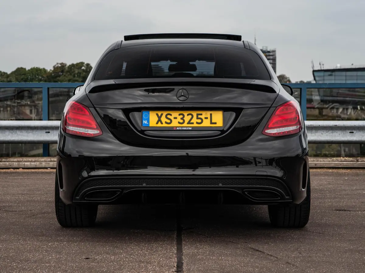 220 CDI AMG Night Edition | Panoramadak | 360 Camera | Leder | LED | Sfeerverlichting | Apple CarPlay/Android Auto | 19"