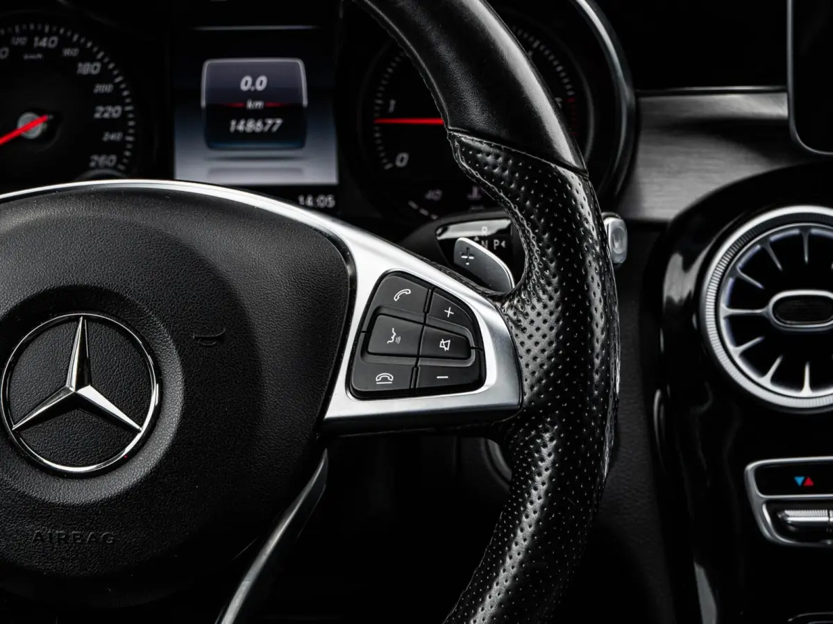 220 CDI AMG Night Edition | Panoramadak | 360 Camera | Leder | LED | Sfeerverlichting | Apple CarPlay/Android Auto | 19"