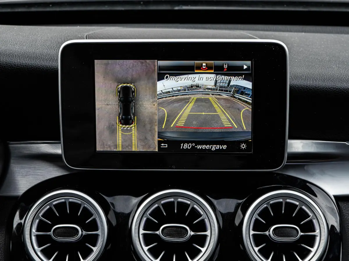 220 CDI AMG Night Edition | Panoramadak | 360 Camera | Leder | LED | Sfeerverlichting | Apple CarPlay/Android Auto | 19"