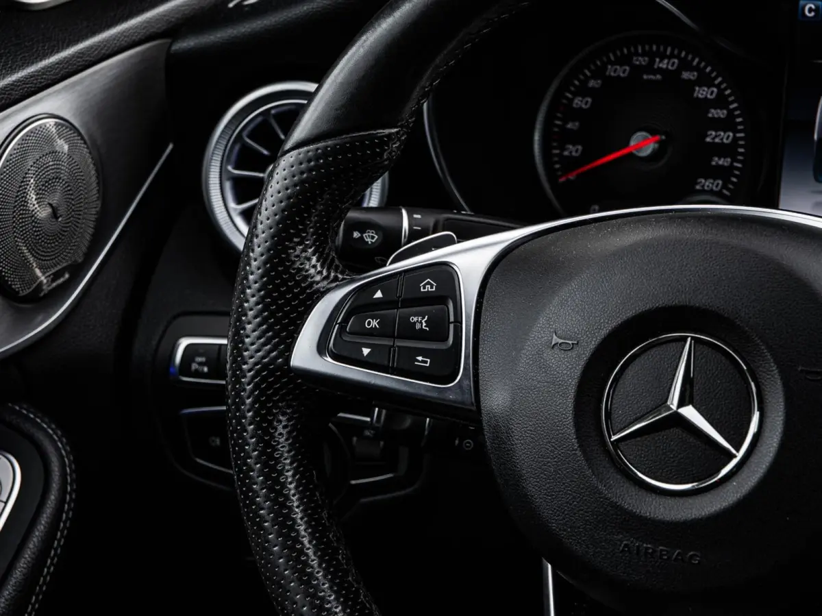 220 CDI AMG Night Edition | Panoramadak | 360 Camera | Leder | LED | Sfeerverlichting | Apple CarPlay/Android Auto | 19"