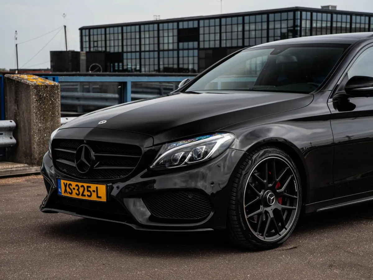 220 CDI AMG Night Edition | Panoramadak | 360 Camera | Leder | LED | Sfeerverlichting | Apple CarPlay/Android Auto | 19"