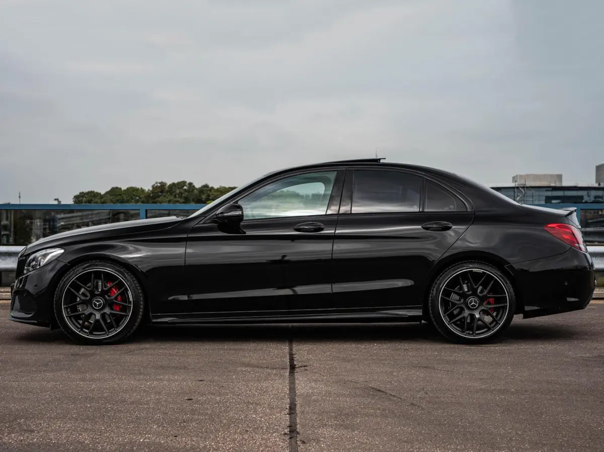 220 CDI AMG Night Edition | Panoramadak | 360 Camera | Leder | LED | Sfeerverlichting | Apple CarPlay/Android Auto | 19"