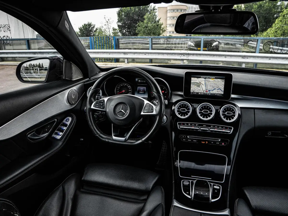 220 CDI AMG Night Edition | Panoramadak | 360 Camera | Leder | LED | Sfeerverlichting | Apple CarPlay/Android Auto | 19"
