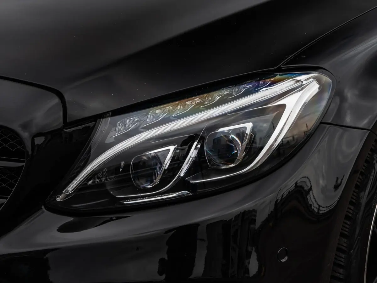 220 CDI AMG Night Edition | Panoramadak | 360 Camera | Leder | LED | Sfeerverlichting | Apple CarPlay/Android Auto | 19"
