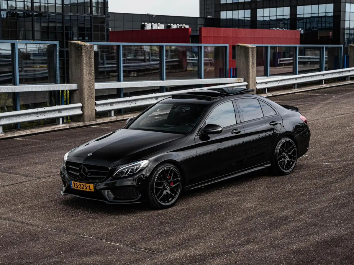 220 CDI AMG Night Edition | Panoramadak | 360 Camera | Leder | LED | Sfeerverlichting | Apple CarPlay/Android Auto | 19"