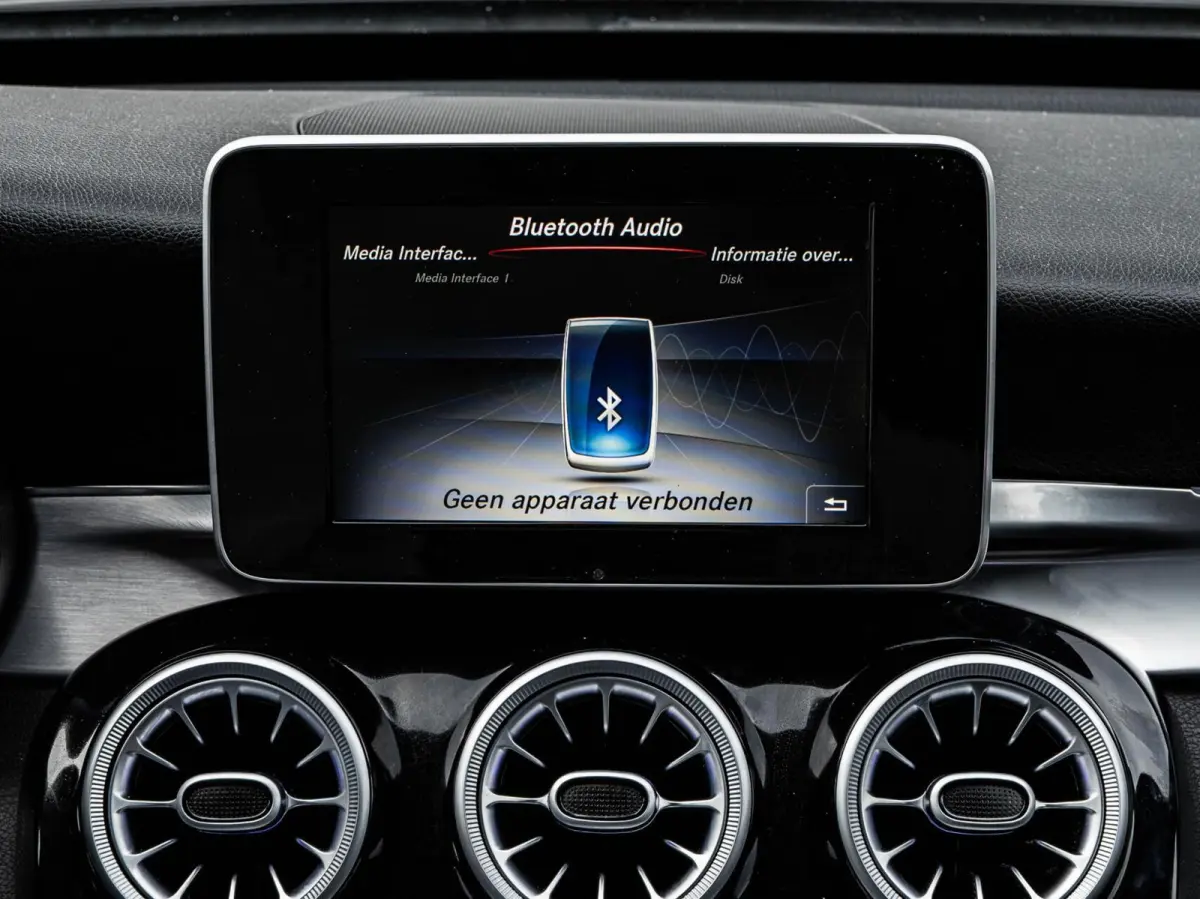 220 CDI AMG Night Edition | Panoramadak | 360 Camera | Leder | LED | Sfeerverlichting | Apple CarPlay/Android Auto | 19"