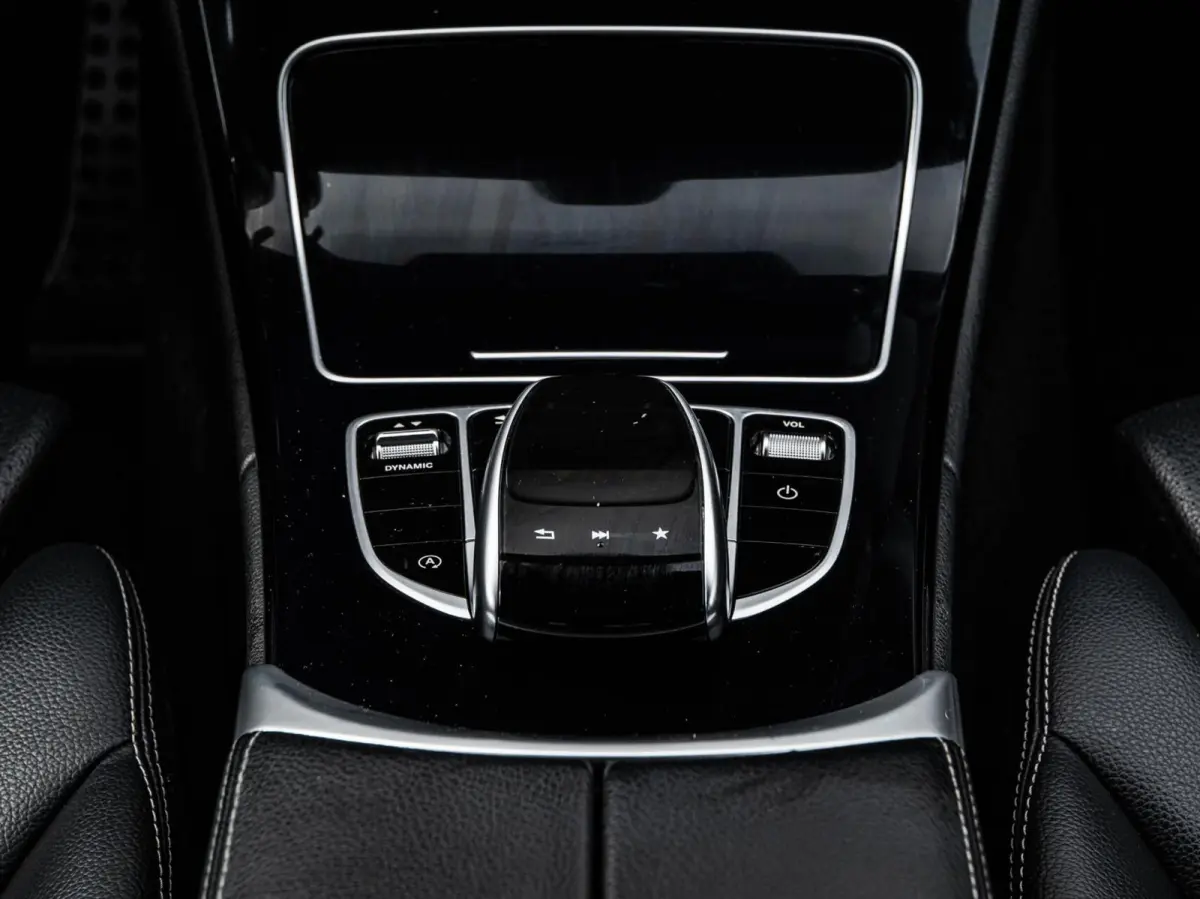 220 CDI AMG Night Edition | Panoramadak | 360 Camera | Leder | LED | Sfeerverlichting | Apple CarPlay/Android Auto | 19"