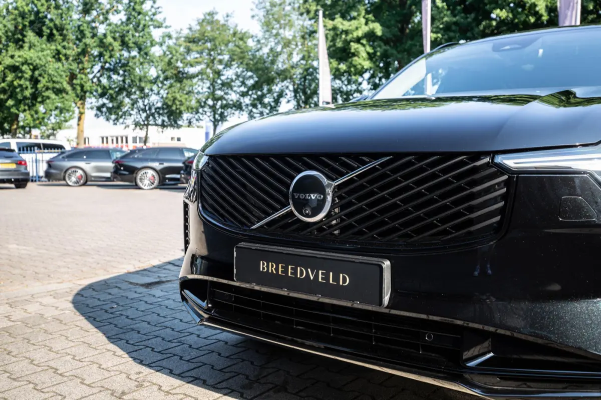 2.0 T8 Plug-in hybrid AWD Ultra Dark Exec. Ed.