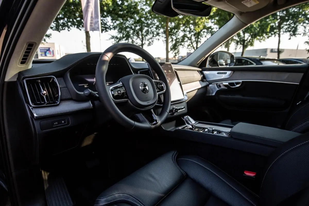 2.0 T8 Plug-in hybrid AWD Ultra Dark Exec. Ed.