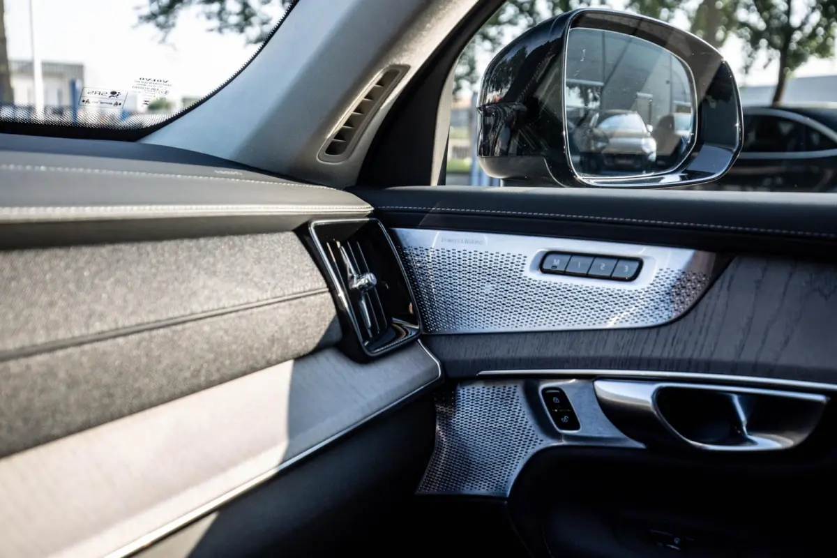 2.0 T8 Plug-in hybrid AWD Ultra Dark Exec. Ed.