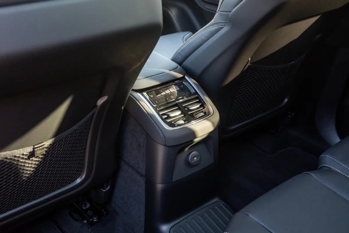 2.0 T8 Plug-in hybrid AWD Ultra Dark Exec. Ed.