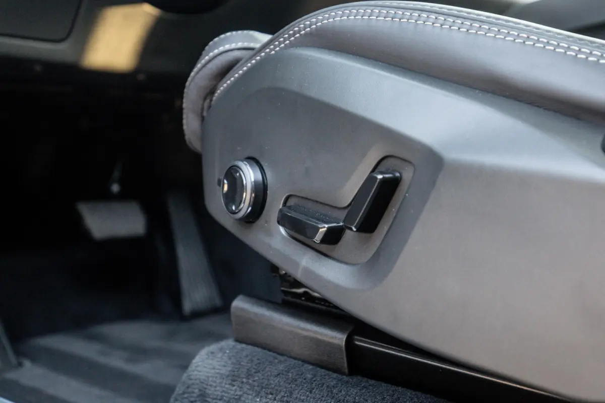 2.0 T8 Plug-in hybrid AWD Ultra Dark Exec. Ed.