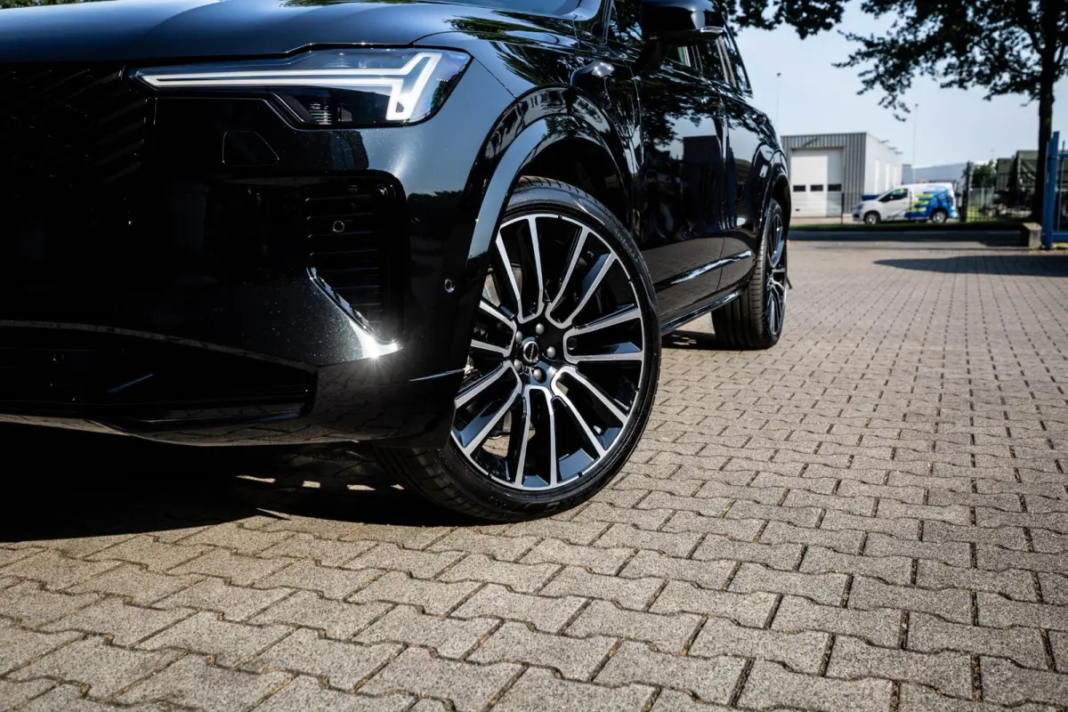 2.0 T8 Plug-in hybrid AWD Ultra Dark Exec. Ed.
