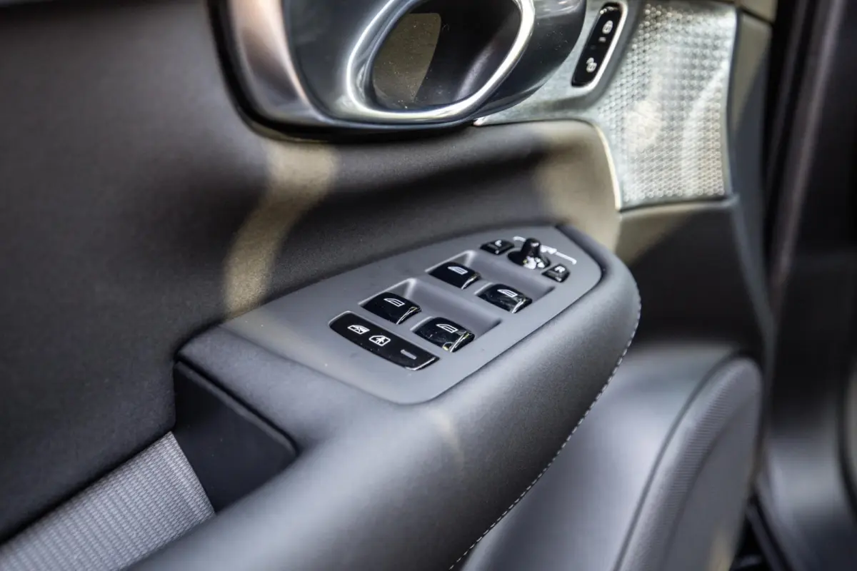 2.0 T8 Plug-in hybrid AWD Ultra Dark Exec. Ed.