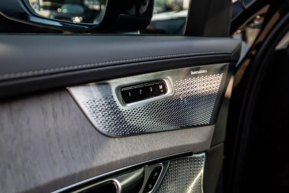 2.0 T8 Plug-in hybrid AWD Ultra Dark Exec. Ed.