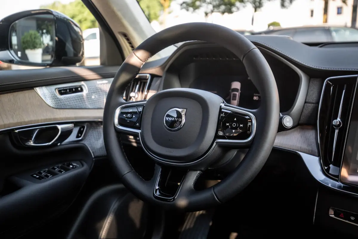 2.0 T8 Plug-in hybrid AWD Ultra Dark Exec. Ed.