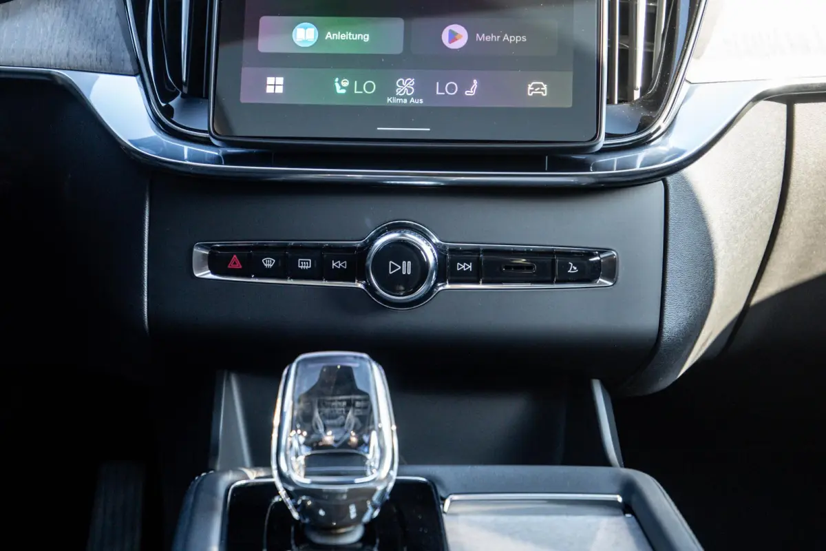 2.0 T8 Plug-in hybrid AWD Ultra Dark Exec. Ed.