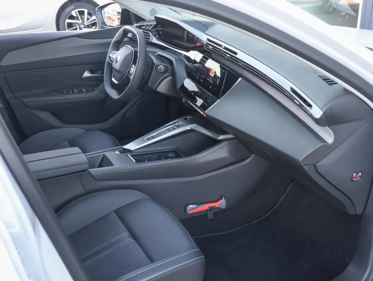 1.2 Hybrid 145 e-DCS6 Allure Demo deal ! | Stoelverwarming/stuur | 360* camera | Adaptieve cruise control | Apple Carplay & Android Auto