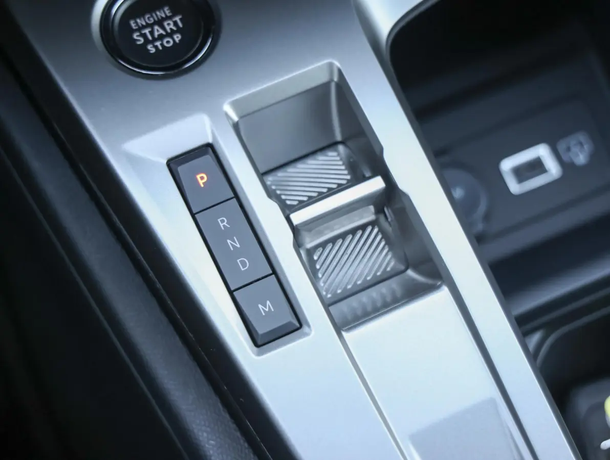 1.2 Hybrid 145 e-DCS6 Allure Demo deal ! | Stoelverwarming/stuur | 360* camera | Adaptieve cruise control | Apple Carplay & Android Auto