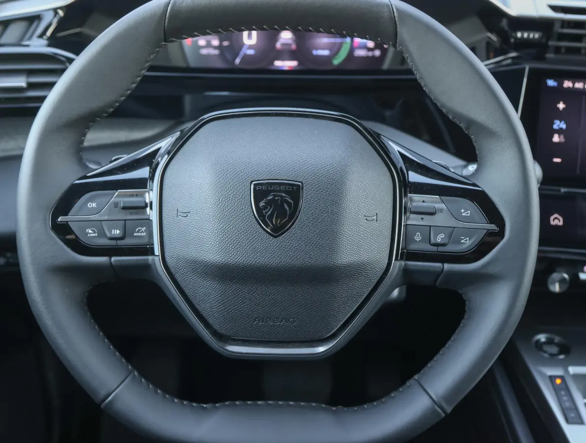 1.2 Hybrid 145 e-DCS6 Allure Demo deal ! | Stoelverwarming/stuur | 360* camera | Adaptieve cruise control | Apple Carplay & Android Auto