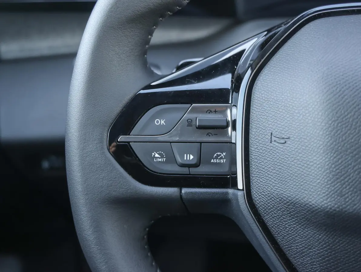 1.2 Hybrid 145 e-DCS6 Allure Demo deal ! | Stoelverwarming/stuur | 360* camera | Adaptieve cruise control | Apple Carplay & Android Auto