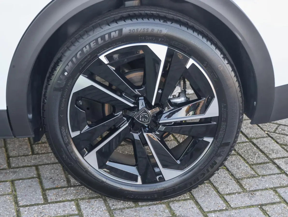 1.2 Hybrid 145 e-DCS6 Allure Demo deal ! | Stoelverwarming/stuur | 360* camera | Adaptieve cruise control | Apple Carplay & Android Auto