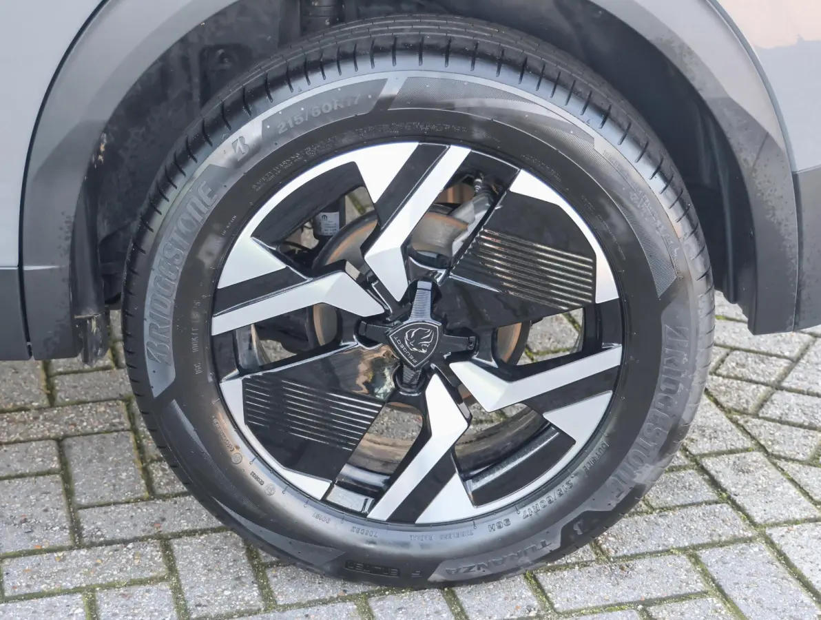 1.2 Hybrid 145 Allure Camera | 8 jaar garantie! | 360* vision camera | Isofix | Navigatie | Apple Carplay & Android Auto