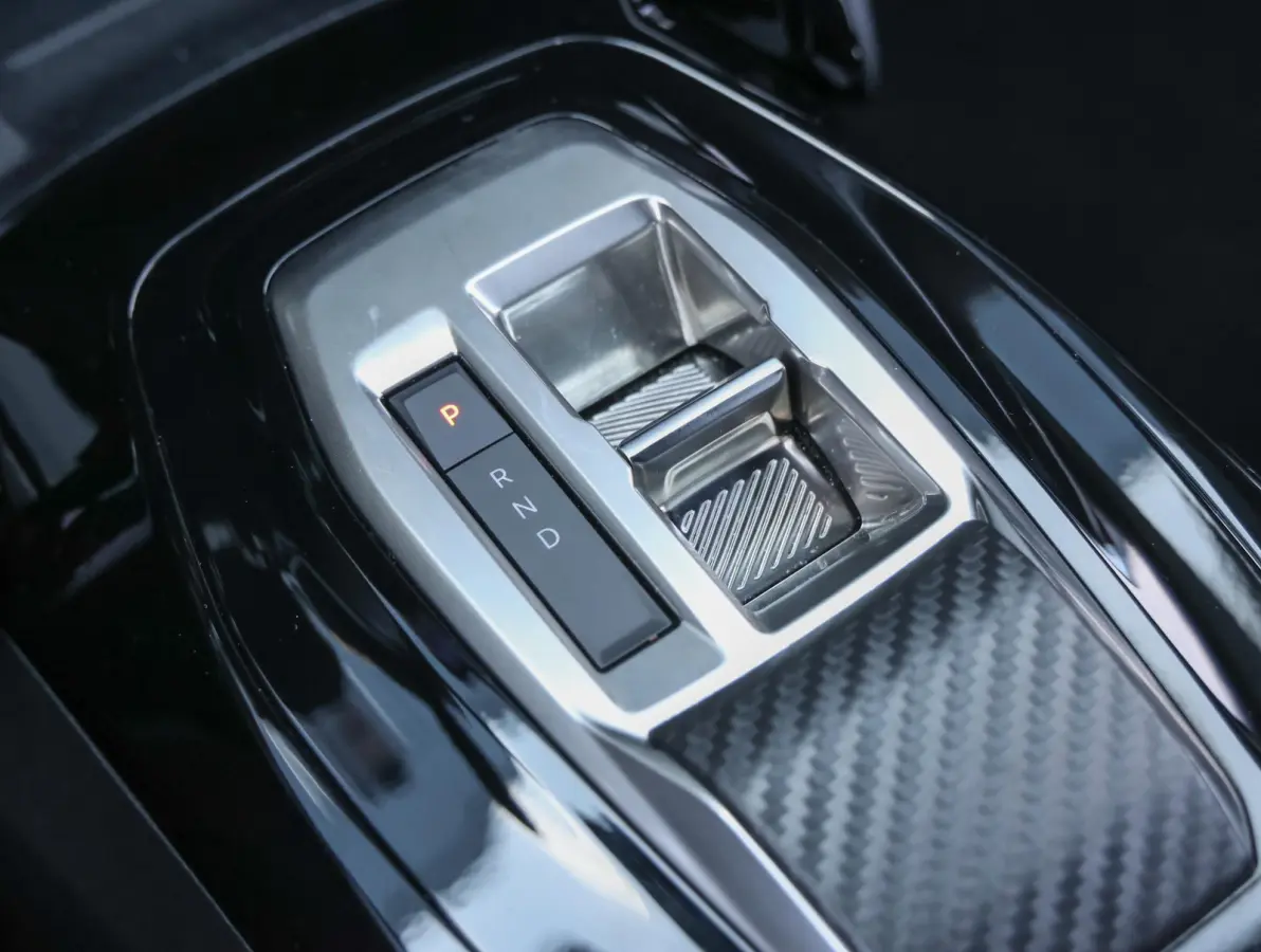1.2 Hybrid 145 Allure Camera | 8 jaar garantie! | 360* vision camera | Isofix | Navigatie | Apple Carplay & Android Auto