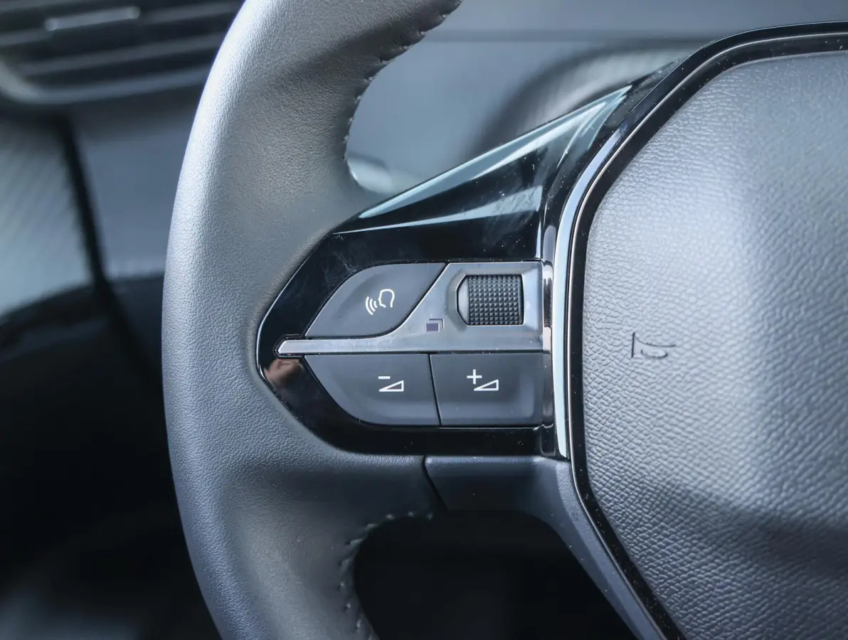 1.2 Hybrid 145 Allure Camera | 8 jaar garantie! | 360* vision camera | Isofix | Navigatie | Apple Carplay & Android Auto