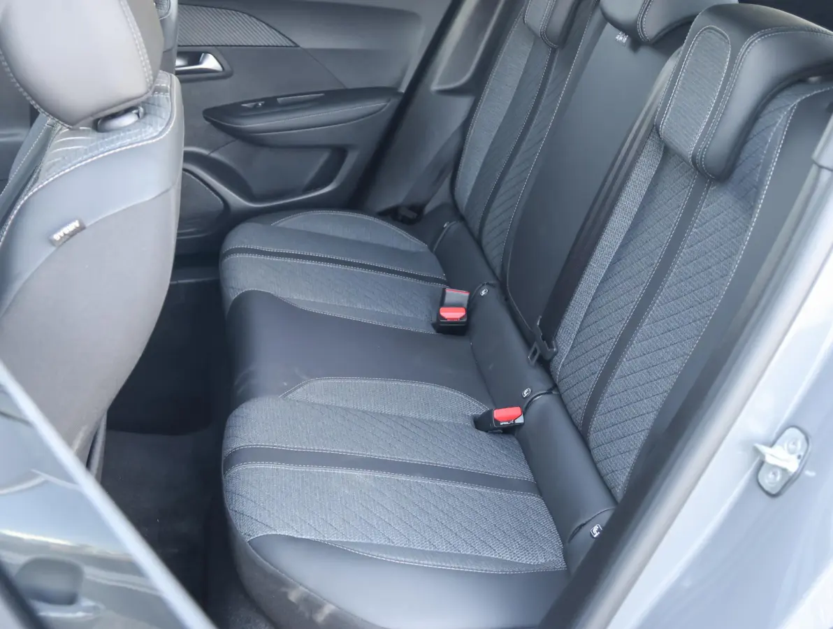 1.2 Hybrid 145 Allure Camera | 8 jaar garantie! | 360* vision camera | Isofix | Navigatie | Apple Carplay & Android Auto