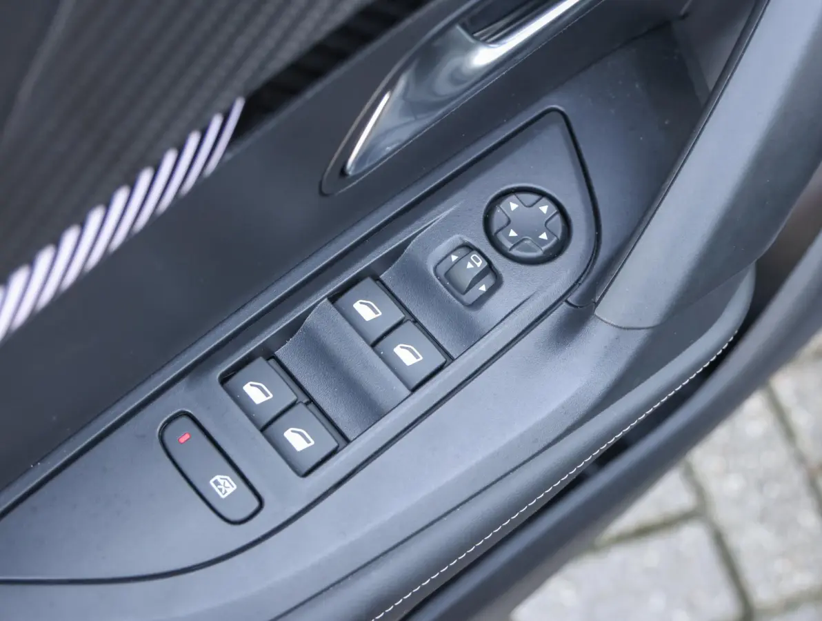 1.2 Hybrid 145 Allure Camera | 8 jaar garantie! | 360* vision camera | Isofix | Navigatie | Apple Carplay & Android Auto