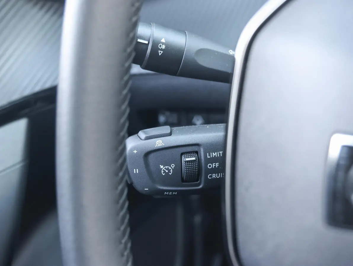 1.2 Hybrid 145 Allure Camera | 8 jaar garantie! | 360* vision camera | Isofix | Navigatie | Apple Carplay & Android Auto