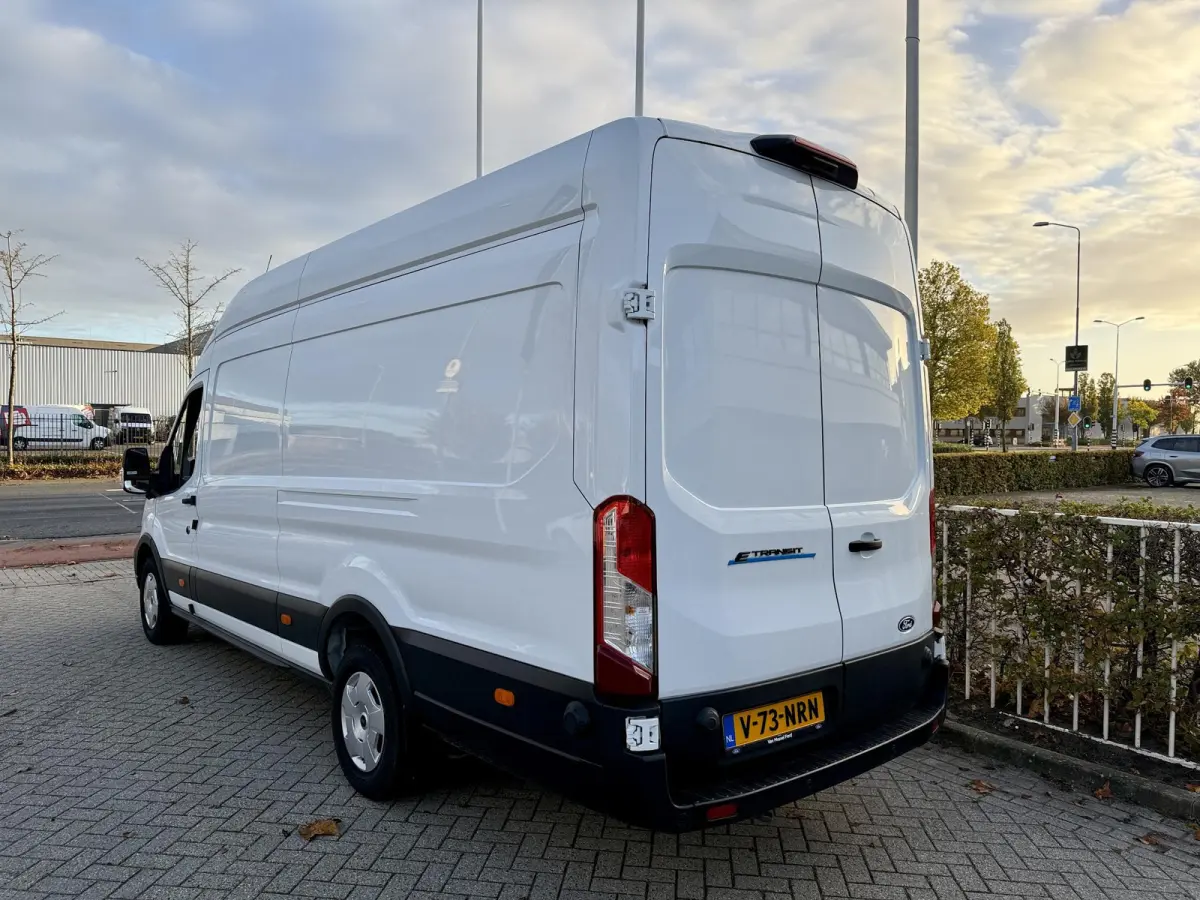 350 L4H3 Trend 89 kWh Navigatie | Adaptieve cruise Controle | Laadruimte inrichting | 360 graden Camera | Apple Carplay & Android Auto