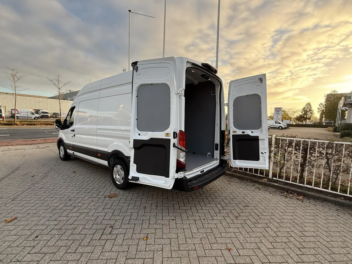 350 L4H3 Trend 89 kWh Navigatie | Adaptieve cruise Controle | Laadruimte inrichting | 360 graden Camera | Apple Carplay & Android Auto