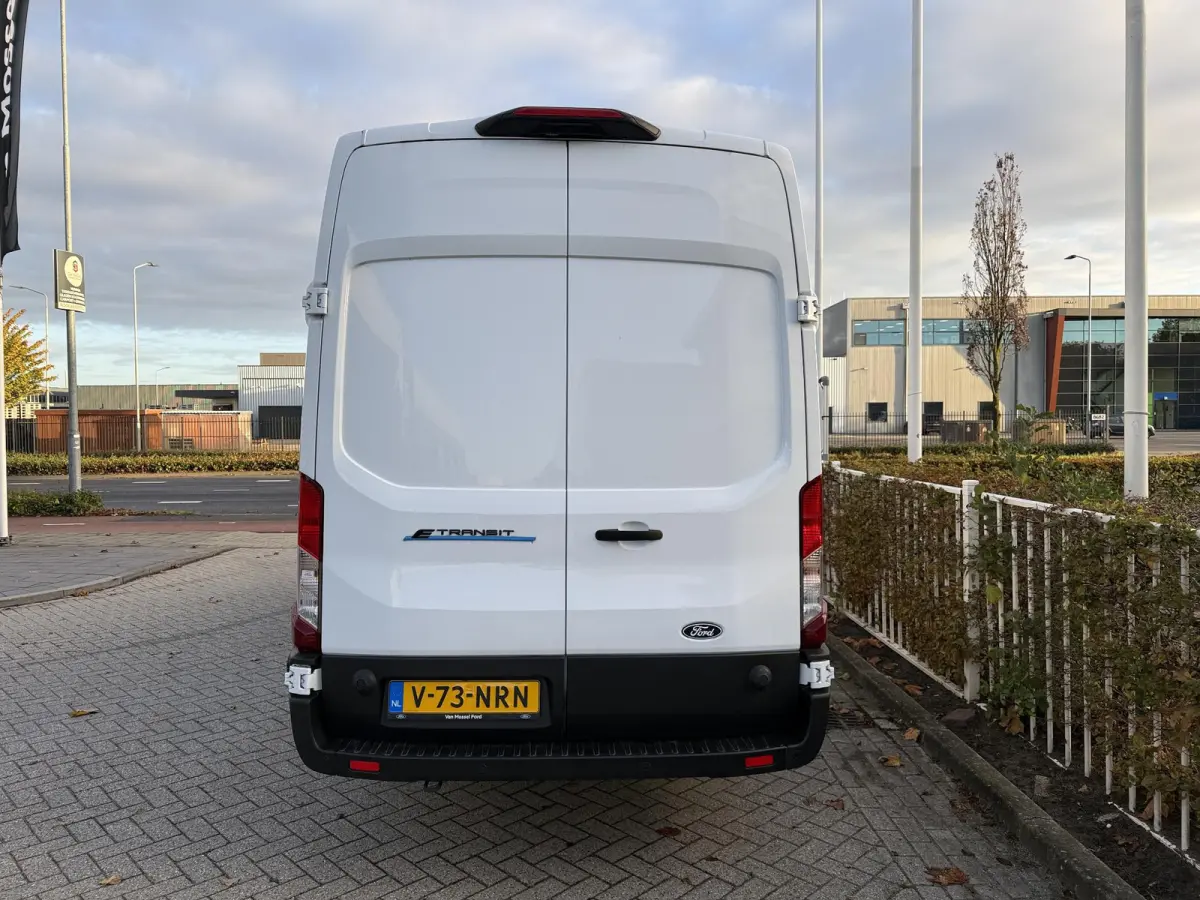 350 L4H3 Trend 89 kWh Navigatie | Adaptieve cruise Controle | Laadruimte inrichting | 360 graden Camera | Apple Carplay & Android Auto