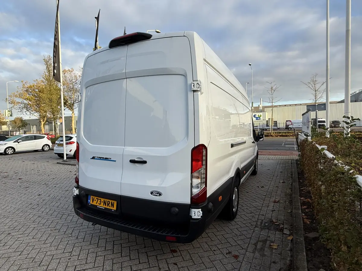 350 L4H3 Trend 89 kWh Navigatie | Adaptieve cruise Controle | Laadruimte inrichting | 360 graden Camera | Apple Carplay & Android Auto