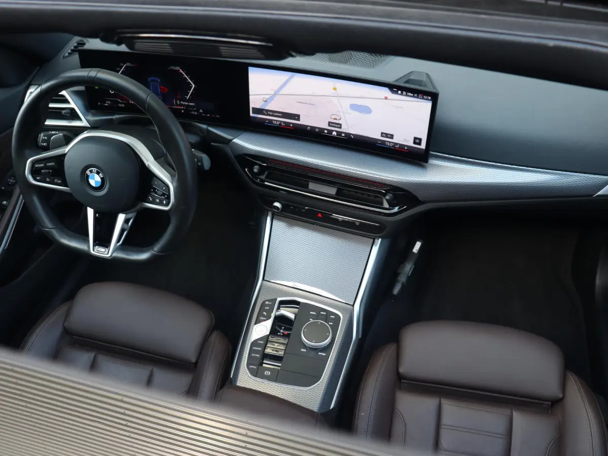 330i xDrive | M Sportpakket Pro | Panodak | Trekhaak | Head-Up | Parking Assistant Plus | Getint Glas | Comfort Access | 18'' LMV
