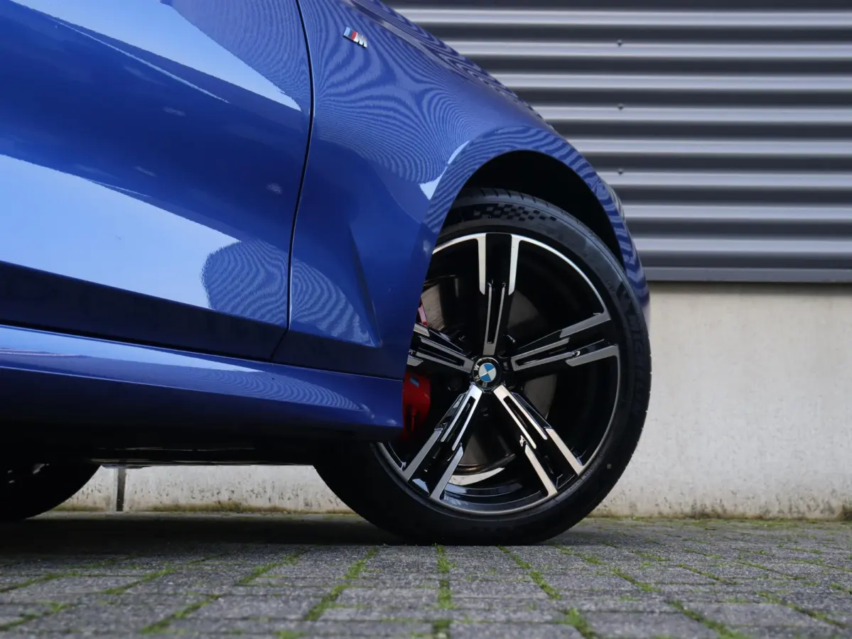 330i xDrive | M Sportpakket Pro | Panodak | Trekhaak | Head-Up | Parking Assistant Plus | Getint Glas | Comfort Access | 18'' LMV